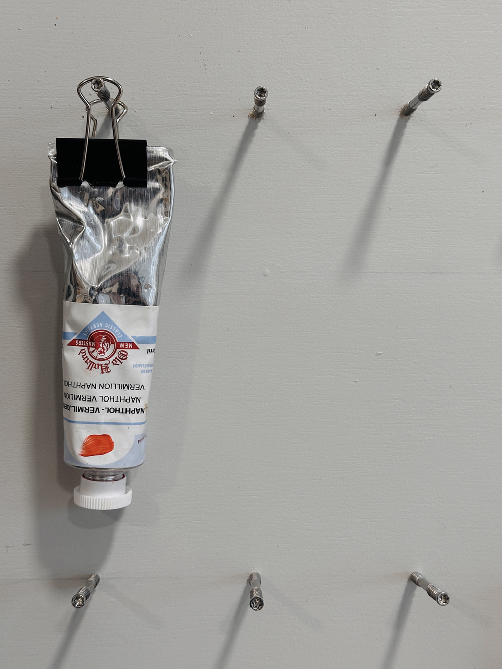 paint-tube-hanging-storage