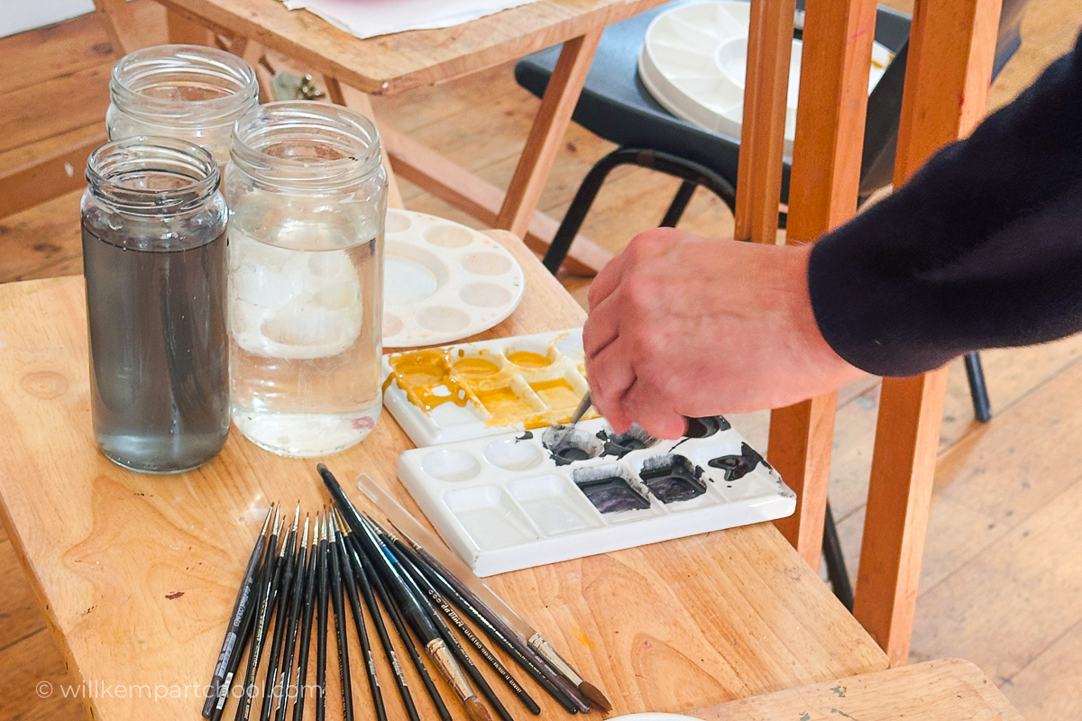 adding-water-to-tempera-painting