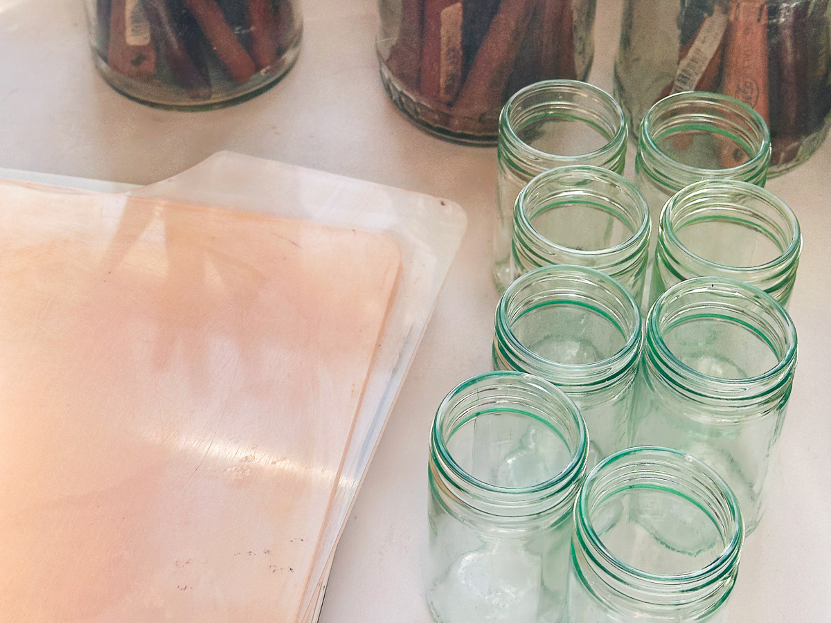 glass-jars-painting